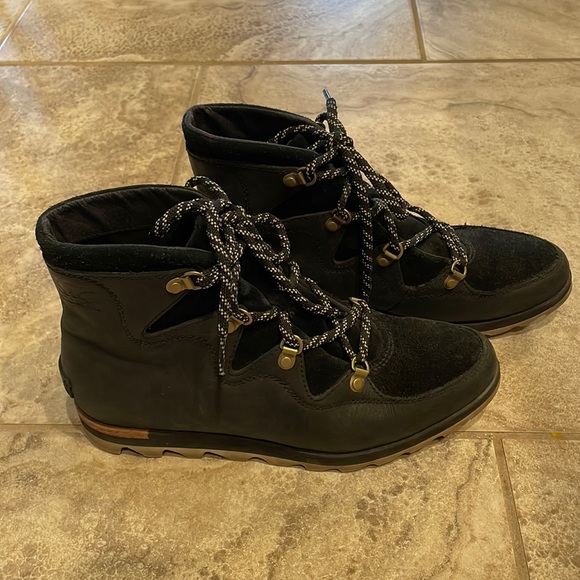 Sorel Women’s Sneakchic Alpine Ankle Boots - Picture 1 of 6
